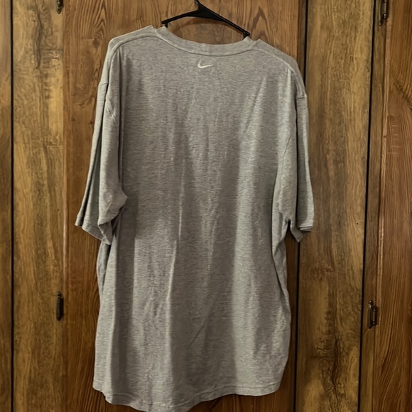 Nike short sleeve t shirt size large - Picture 2 of 3